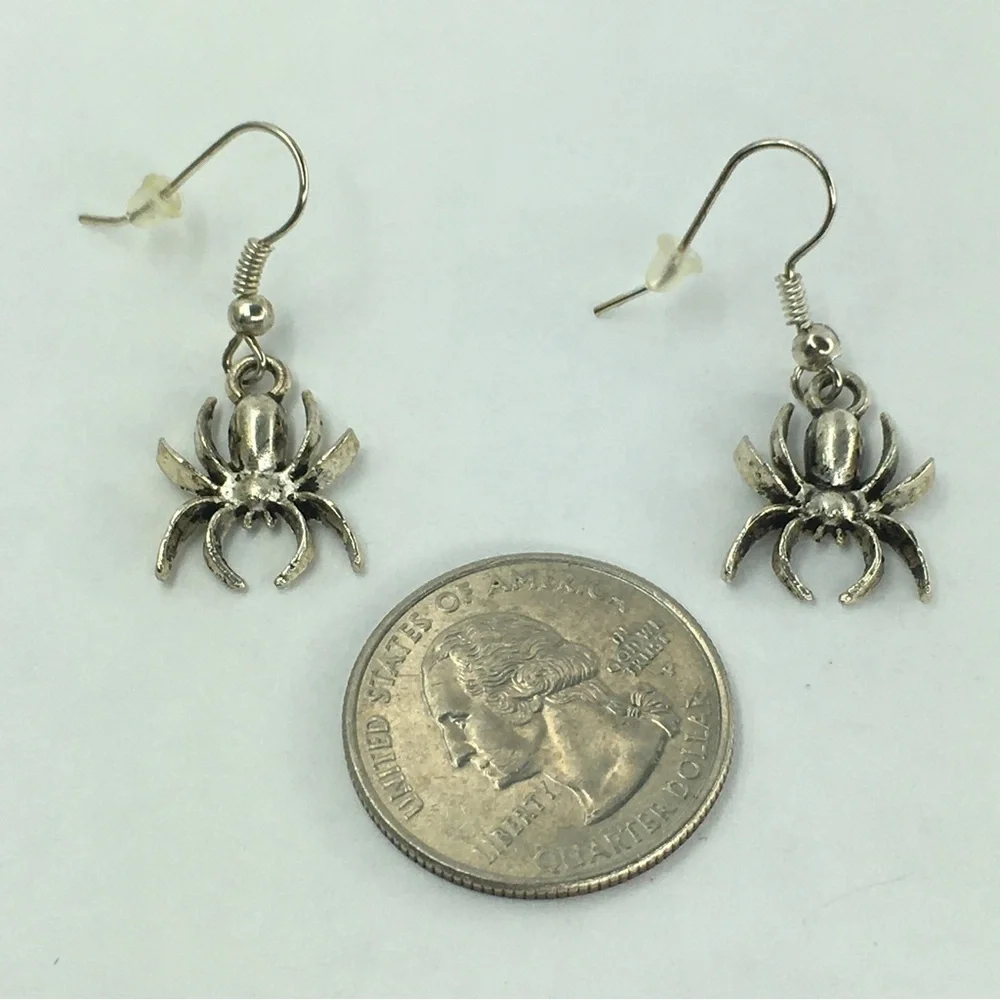 Spider Halloween Earrings Silver Tone Dangle Gothic New Without Tags Spooky